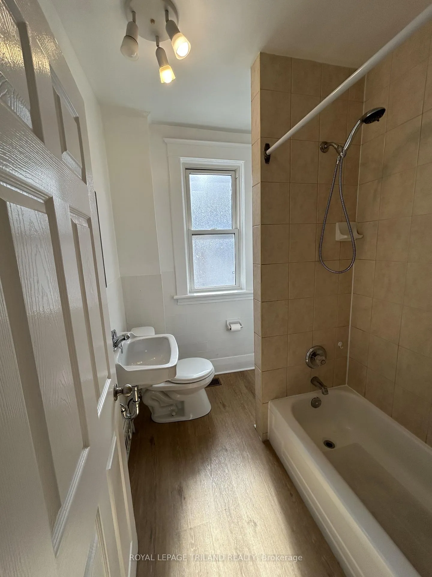 Photo 7 of Unit Upper, 7 MacKay Avenue, London, South E — HOMEH