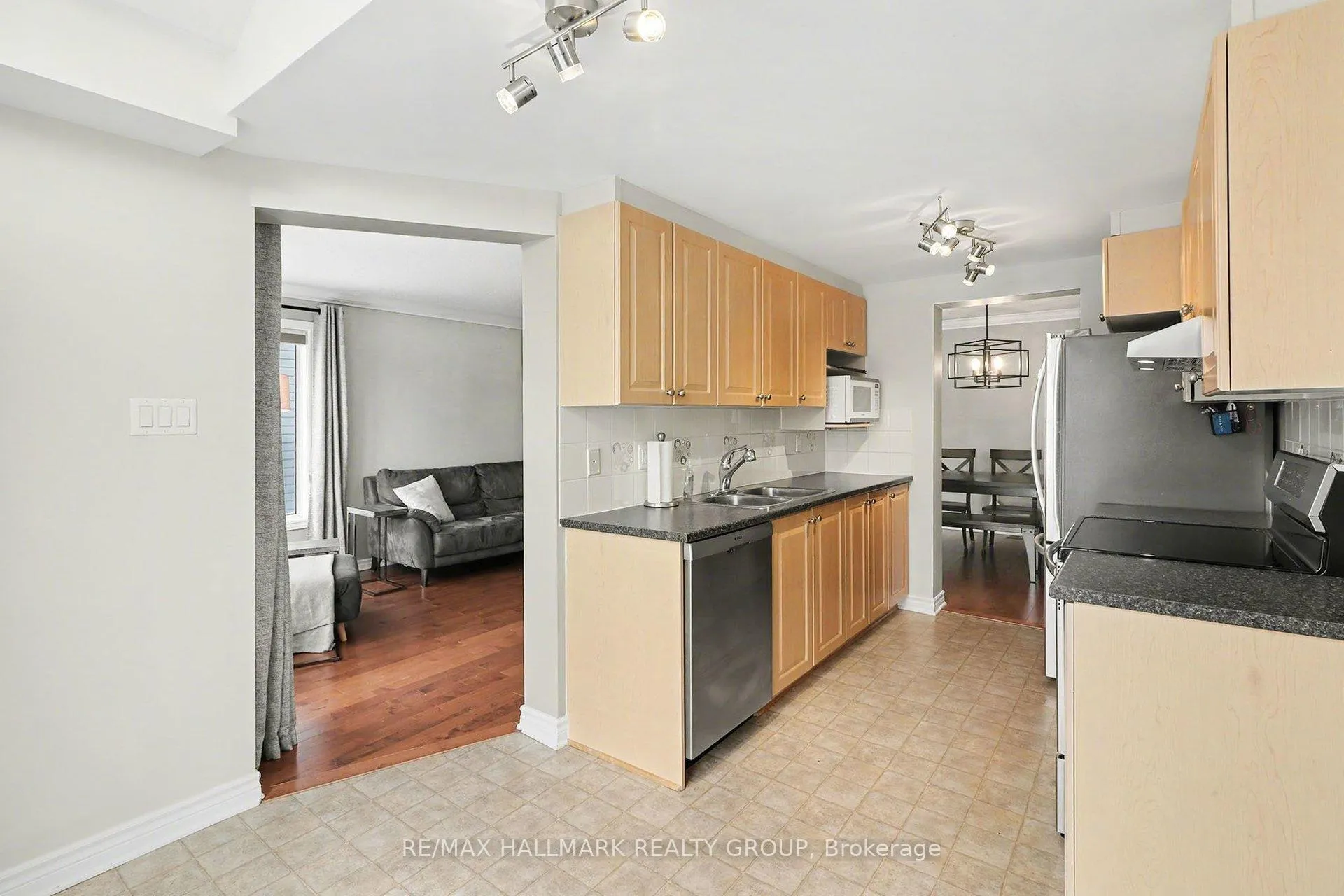 Photo 12 of 255 Wildcliff Way, Ottawa, Avalon East — HOMEH