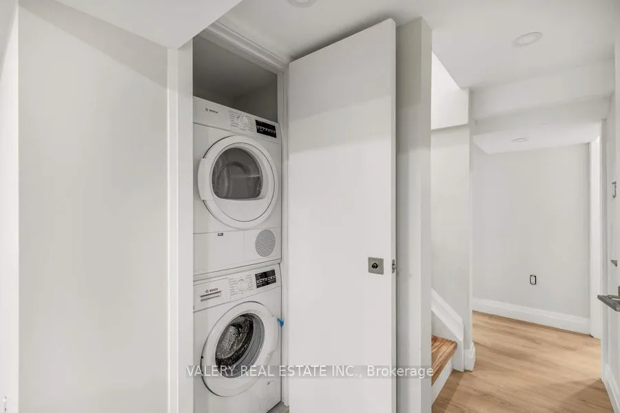 Photo 5 of Unit 2, 116 Manor Road East, Toronto, Mount Pleasant East — HOMEH