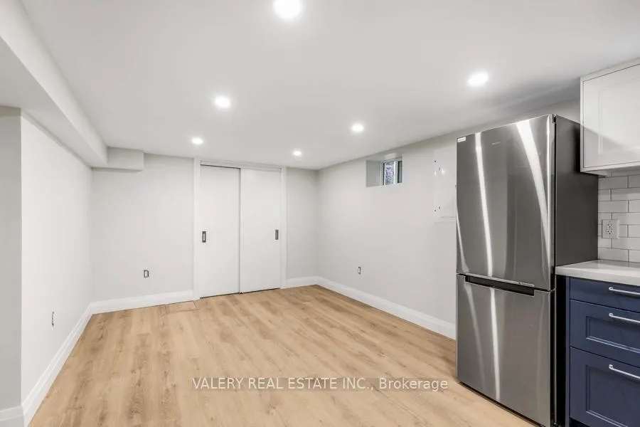 Photo 8 of Unit 2, 116 Manor Road East, Toronto, Mount Pleasant East — HOMEH