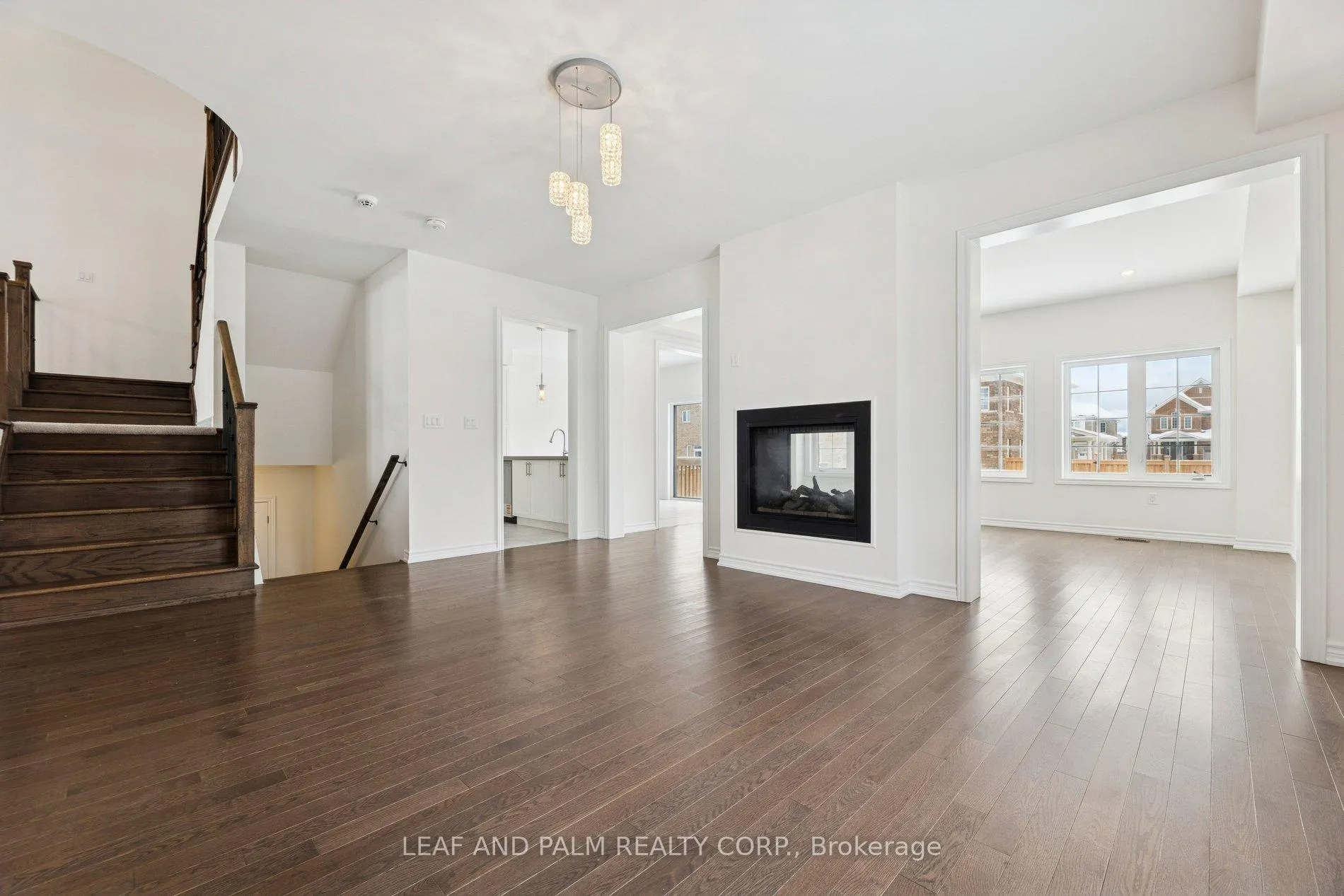 Photo 3 of 279 Northglen Boulevard, Clarington, Bowmanville — HOMEH