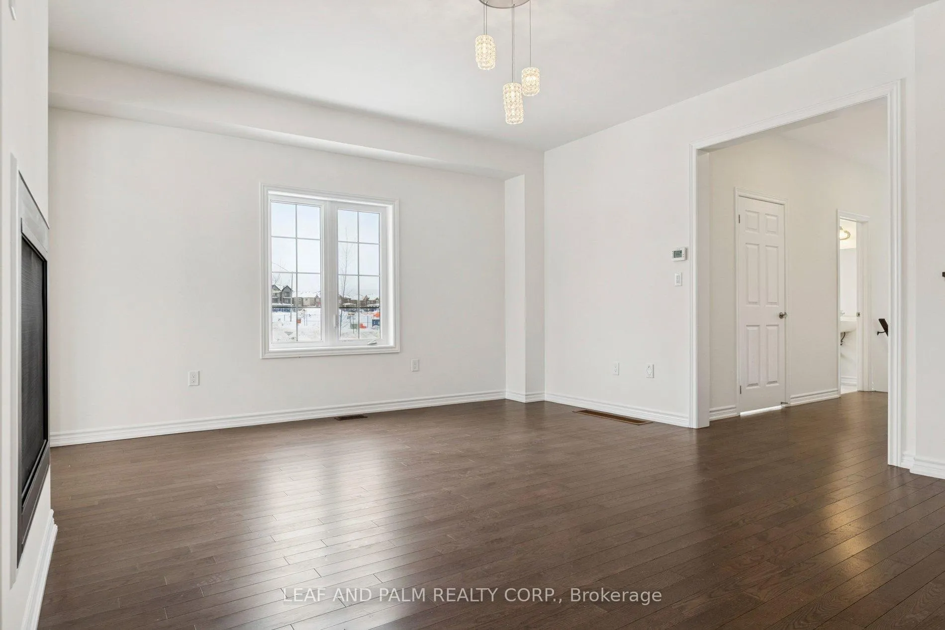 Photo 6 of 279 Northglen Boulevard, Clarington, Bowmanville — HOMEH
