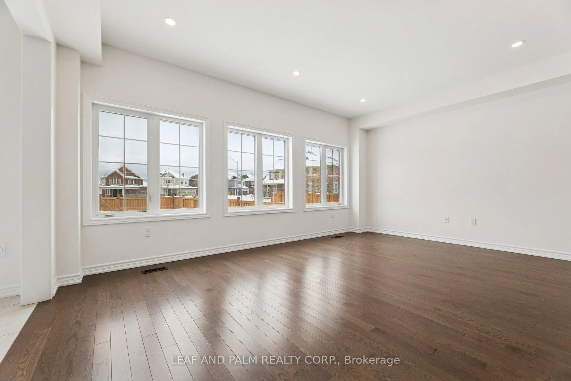 Photo 11 of 279 Northglen Boulevard, Clarington, Bowmanville — HOMEH