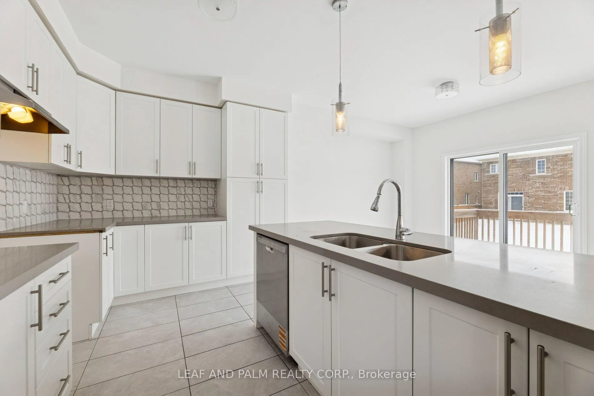 Photo 17 of 279 Northglen Boulevard, Clarington, Bowmanville — HOMEH