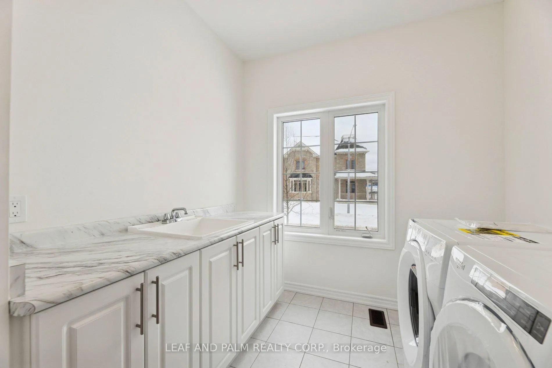 Photo 20 of 279 Northglen Boulevard, Clarington, Bowmanville — HOMEH