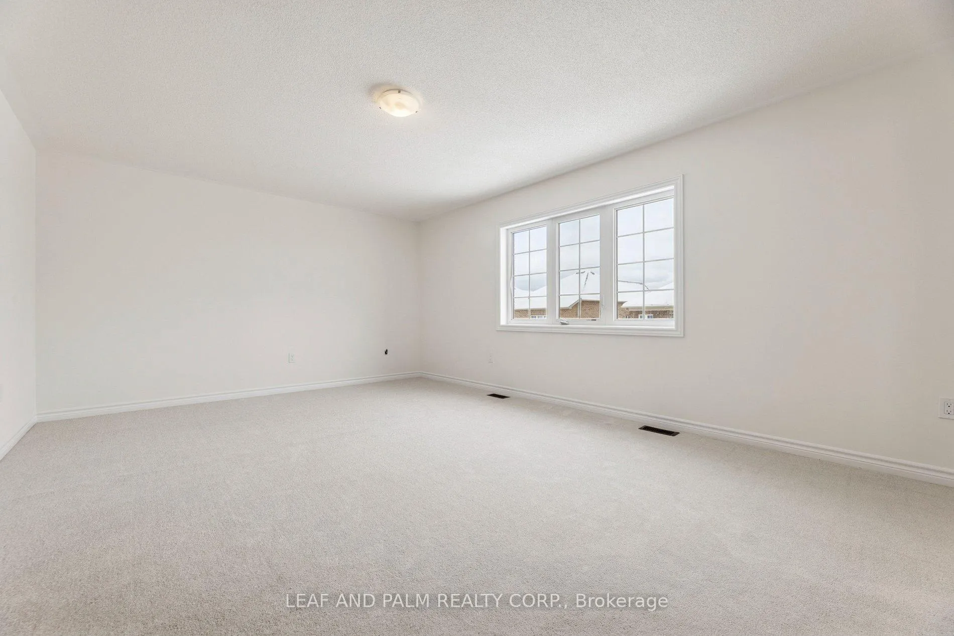 Photo 30 of 279 Northglen Boulevard, Clarington, Bowmanville — HOMEH