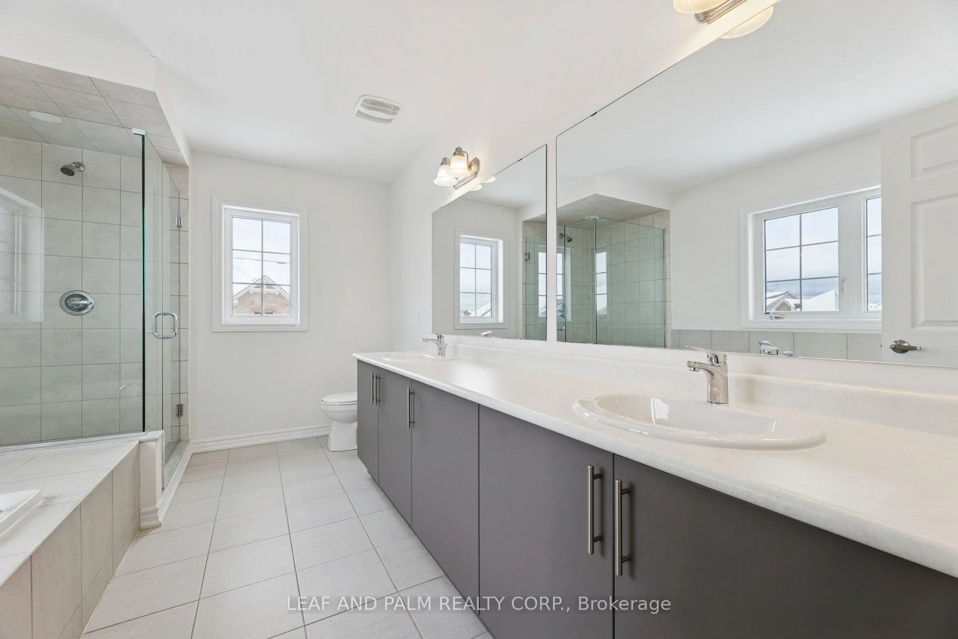 Photo 33 of 279 Northglen Boulevard, Clarington, Bowmanville — HOMEH