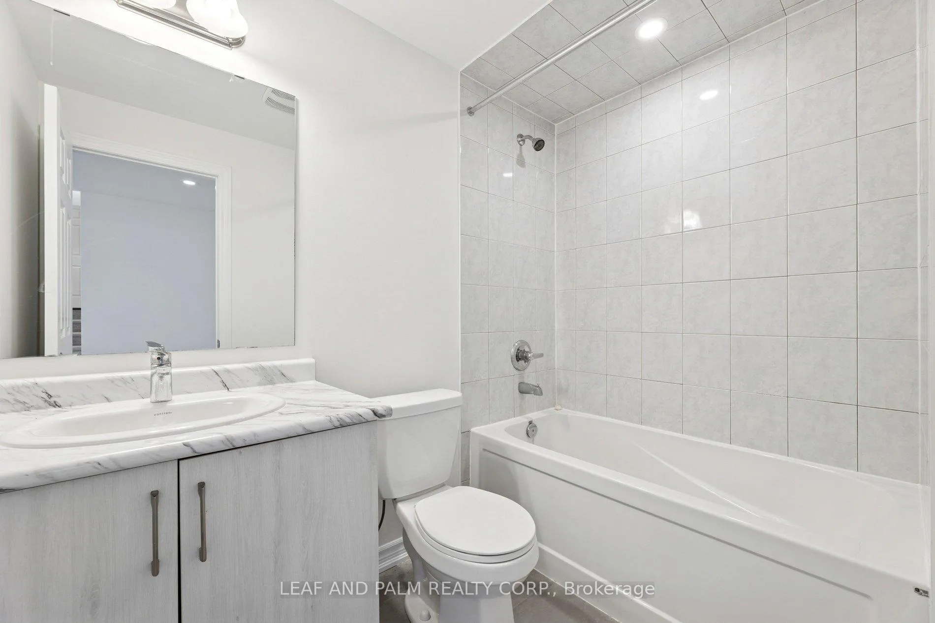 Photo 44 of 279 Northglen Boulevard, Clarington, Bowmanville — HOMEH