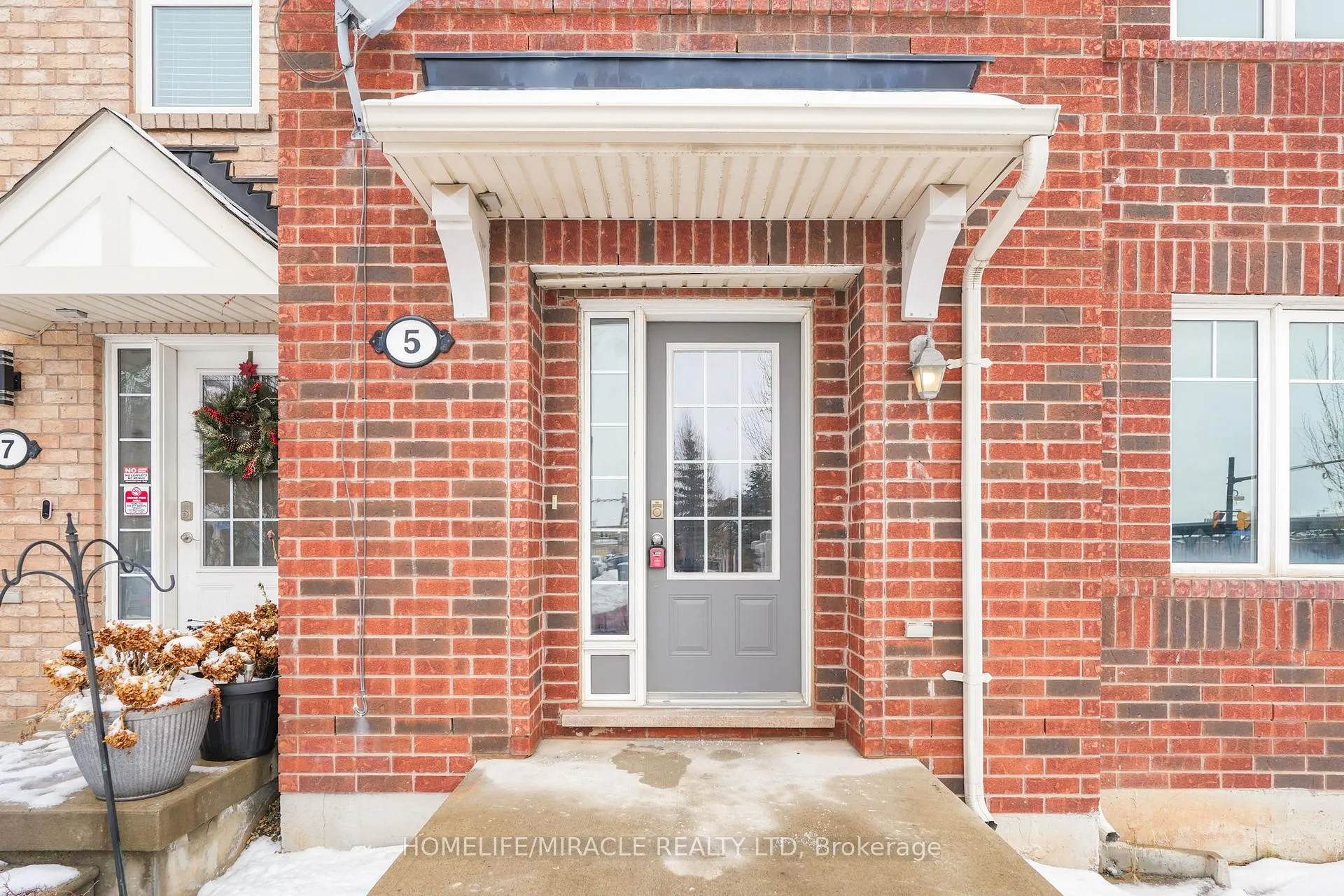Photo 2 of 5 Bleasdale Avenue, Brampton, Fletcher's Meadow — HOMEH