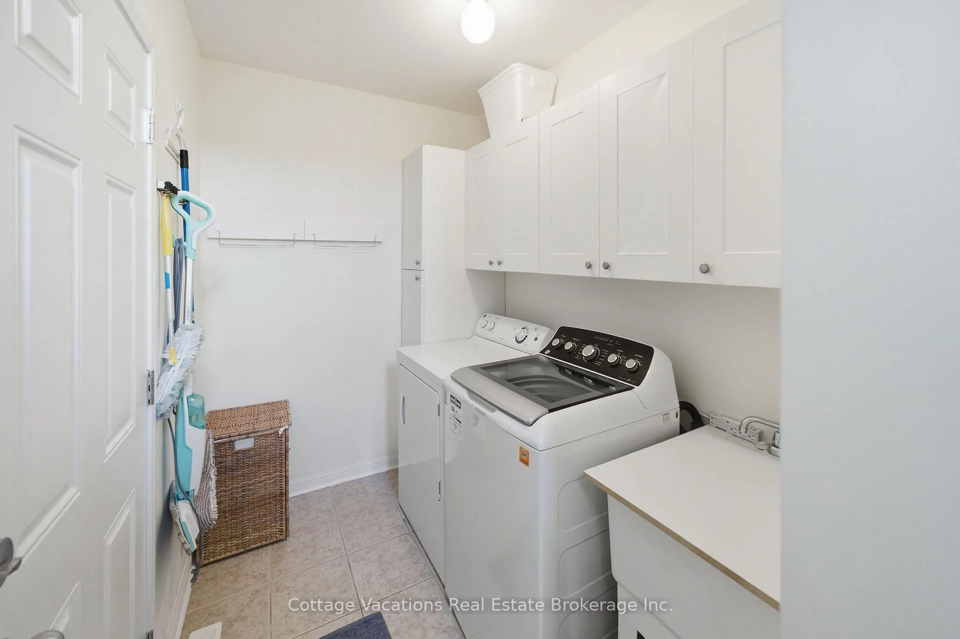 Photo 13 of 62 Adanac Drive, Whitby, Blue Grass Meadows — HOMEH