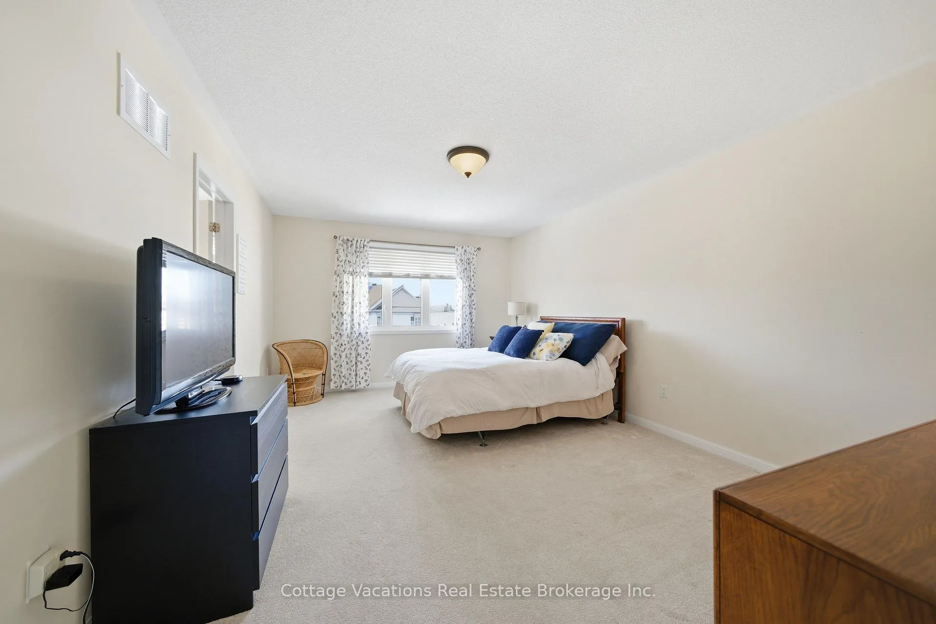 Photo 19 of 62 Adanac Drive, Whitby, Blue Grass Meadows — HOMEH