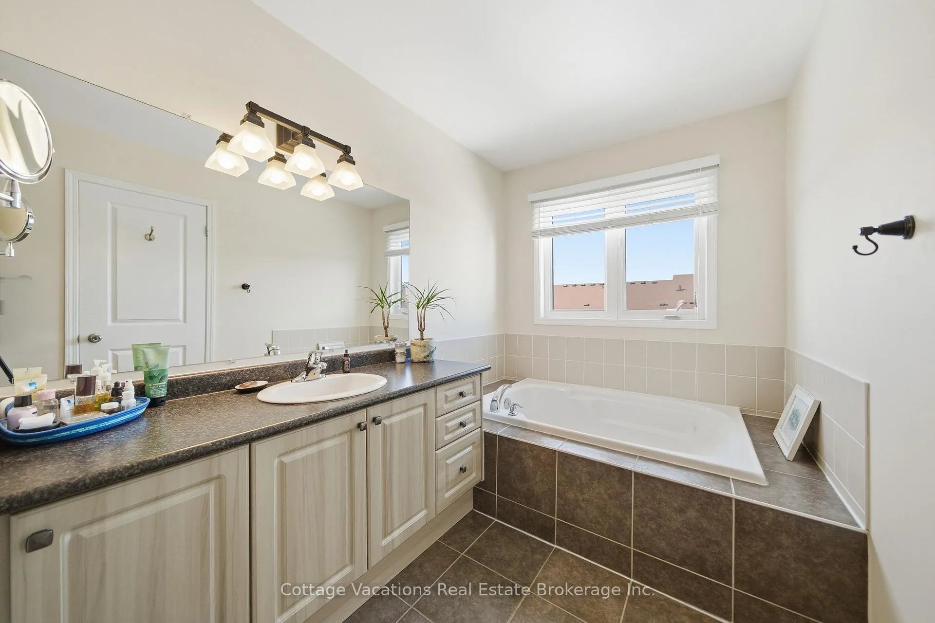 Photo 22 of 62 Adanac Drive, Whitby, Blue Grass Meadows — HOMEH