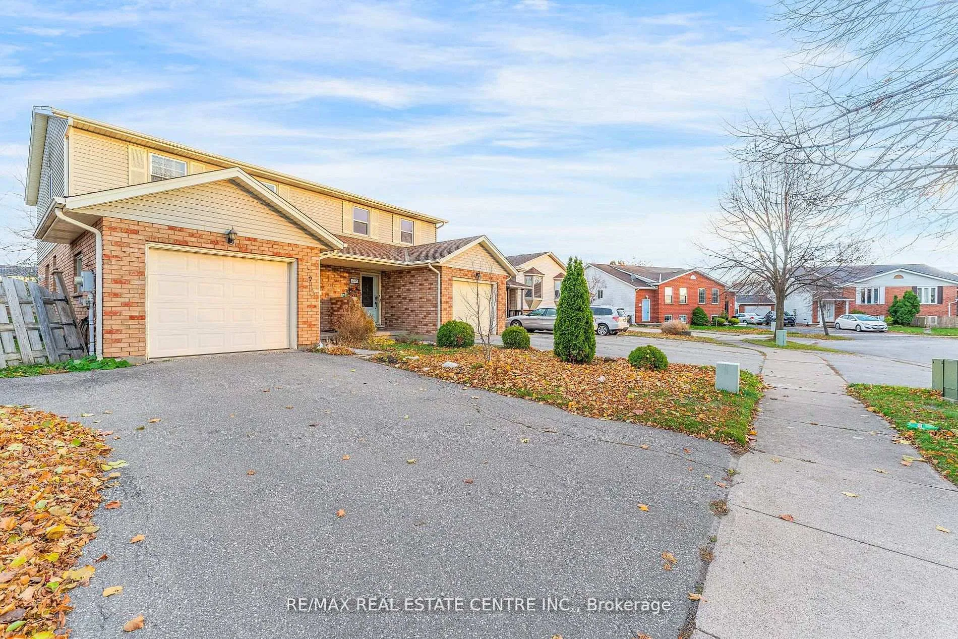 Photo 2 of 4944 Windgate Drive, Niagara Falls, Ascot — HOMEH