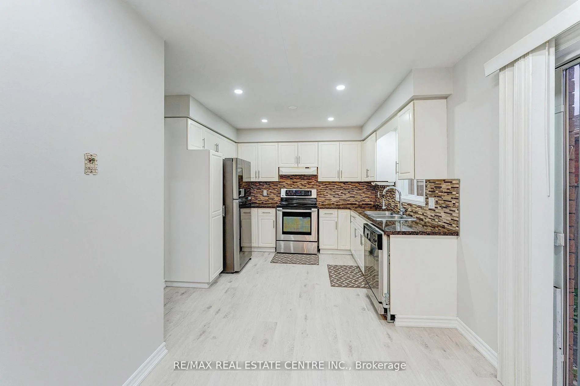 Photo 12 of 4944 Windgate Drive, Niagara Falls, Ascot — HOMEH
