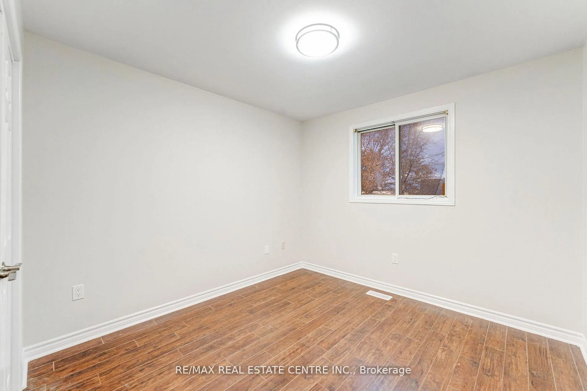 Photo 19 of 4944 Windgate Drive, Niagara Falls, Ascot — HOMEH