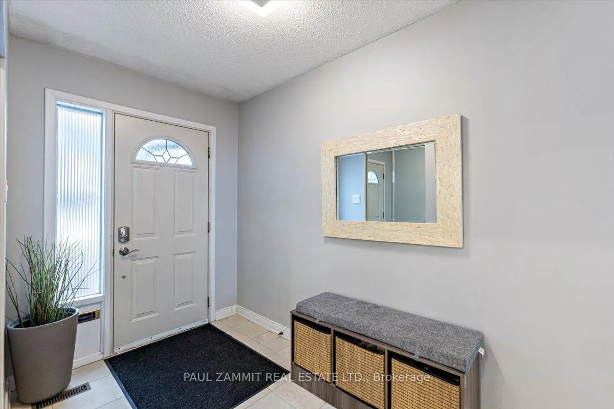 Photo 3 of 204 Snowshoe Crescent, Markham, German Mills — HOMEH