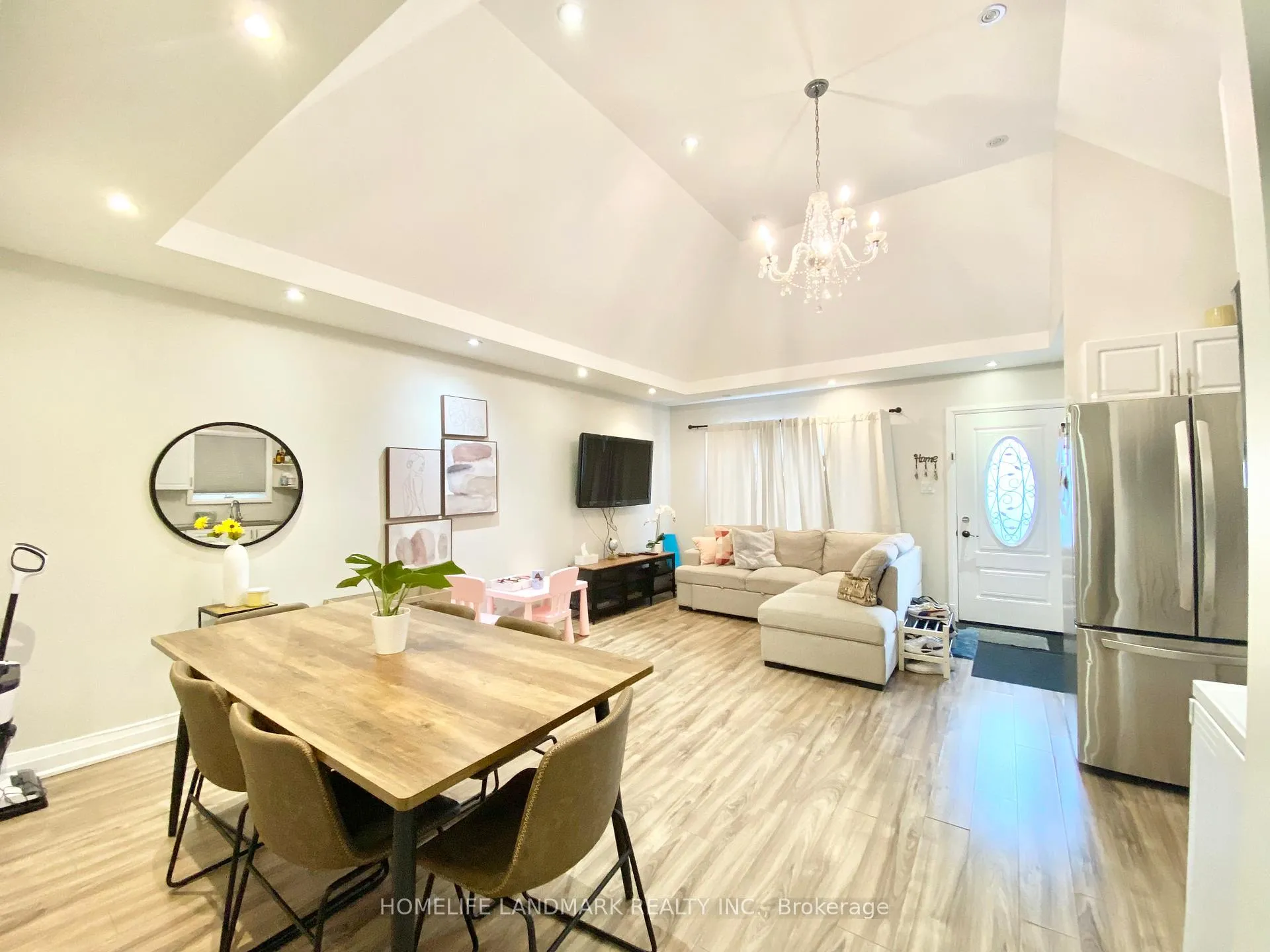 Photo 2 of 689 Jane Street, Toronto, Rockcliffe-Smythe — HOMEH