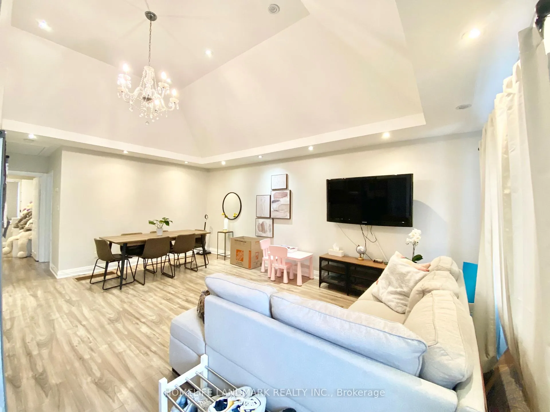 Photo 3 of 689 Jane Street, Toronto, Rockcliffe-Smythe — HOMEH
