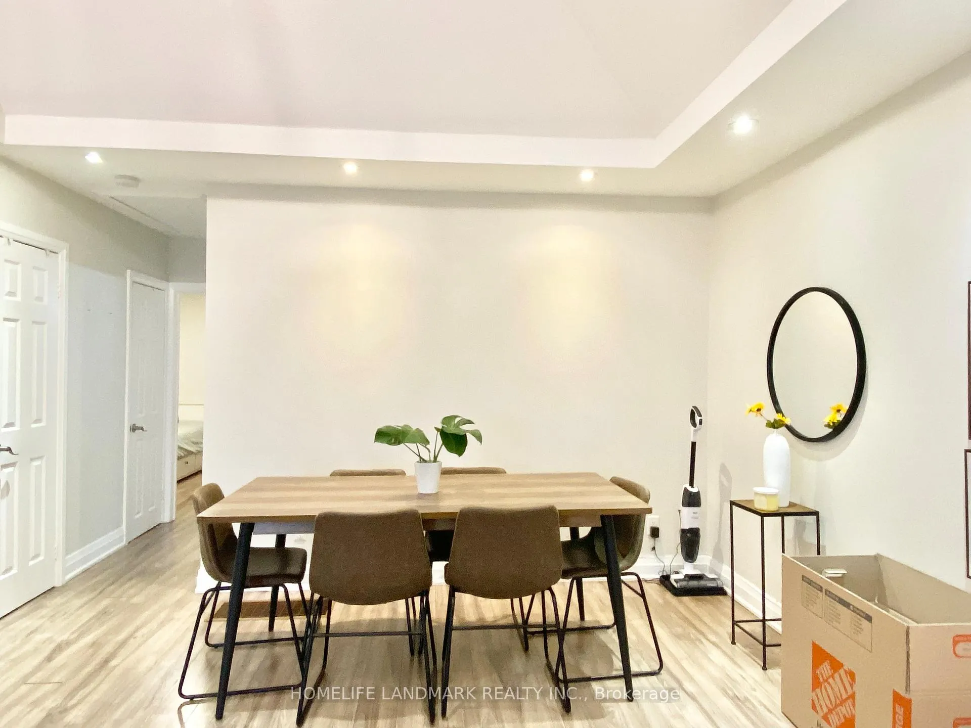 Photo 4 of 689 Jane Street, Toronto, Rockcliffe-Smythe — HOMEH