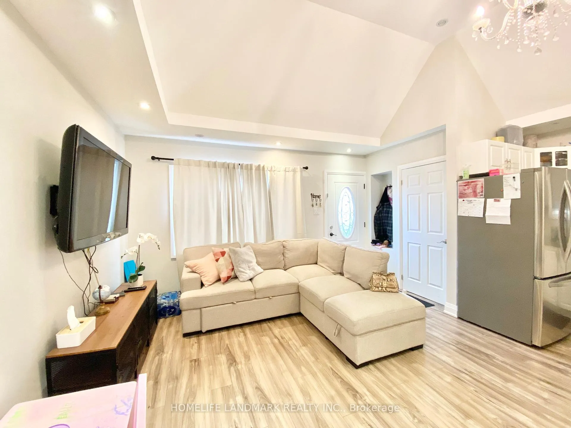 Photo 6 of 689 Jane Street, Toronto, Rockcliffe-Smythe — HOMEH