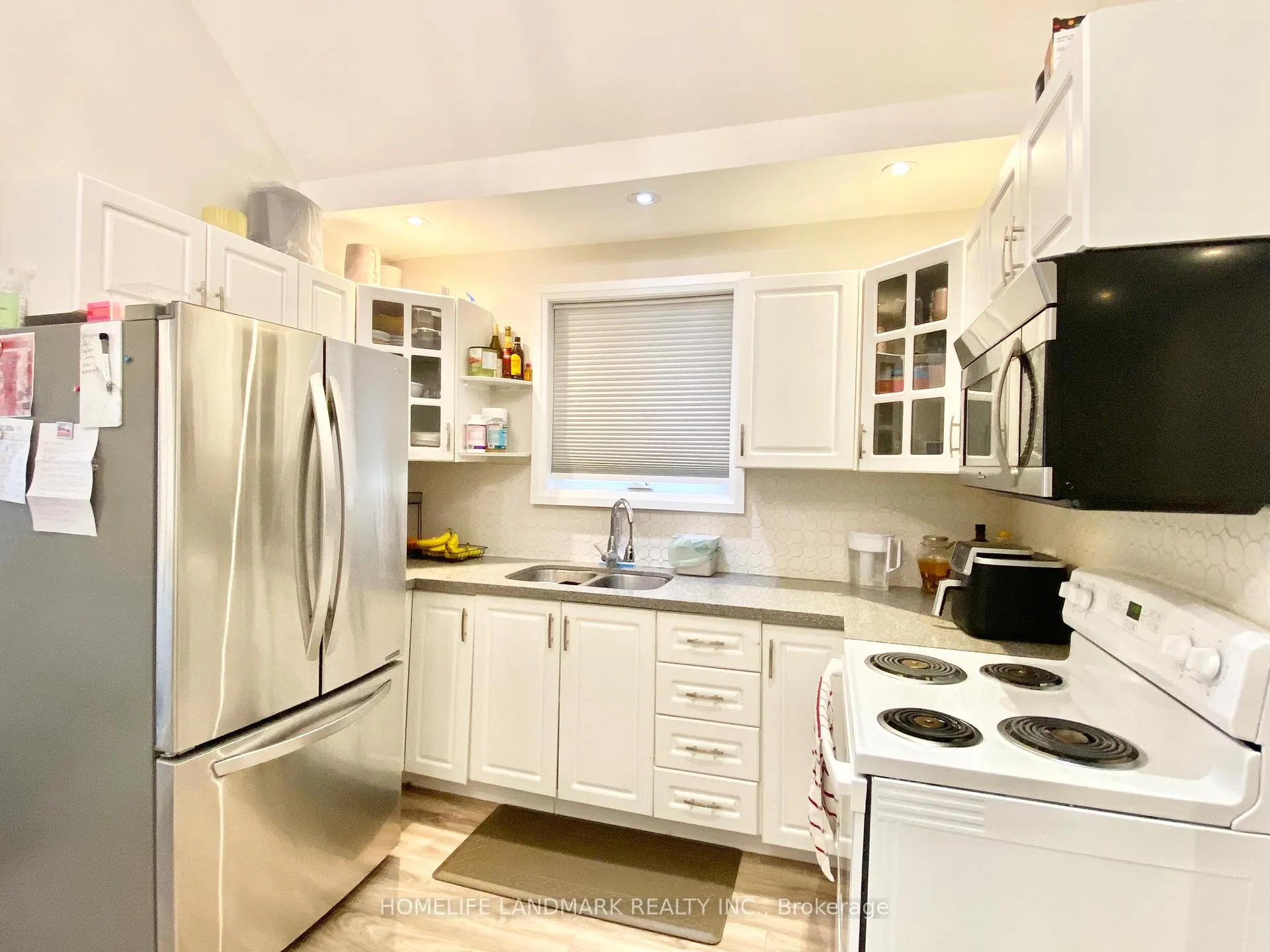 Photo 8 of 689 Jane Street, Toronto, Rockcliffe-Smythe — HOMEH
