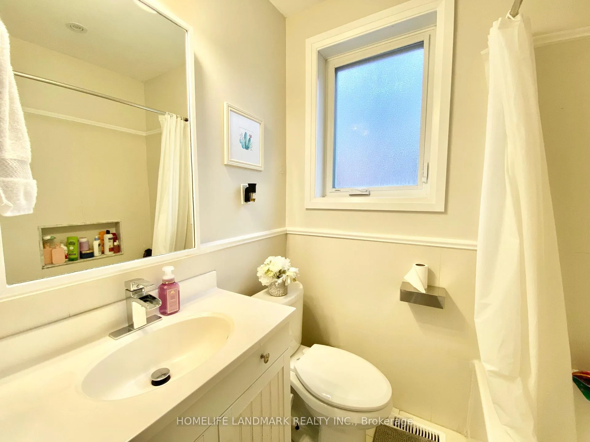 Photo 14 of 689 Jane Street, Toronto, Rockcliffe-Smythe — HOMEH