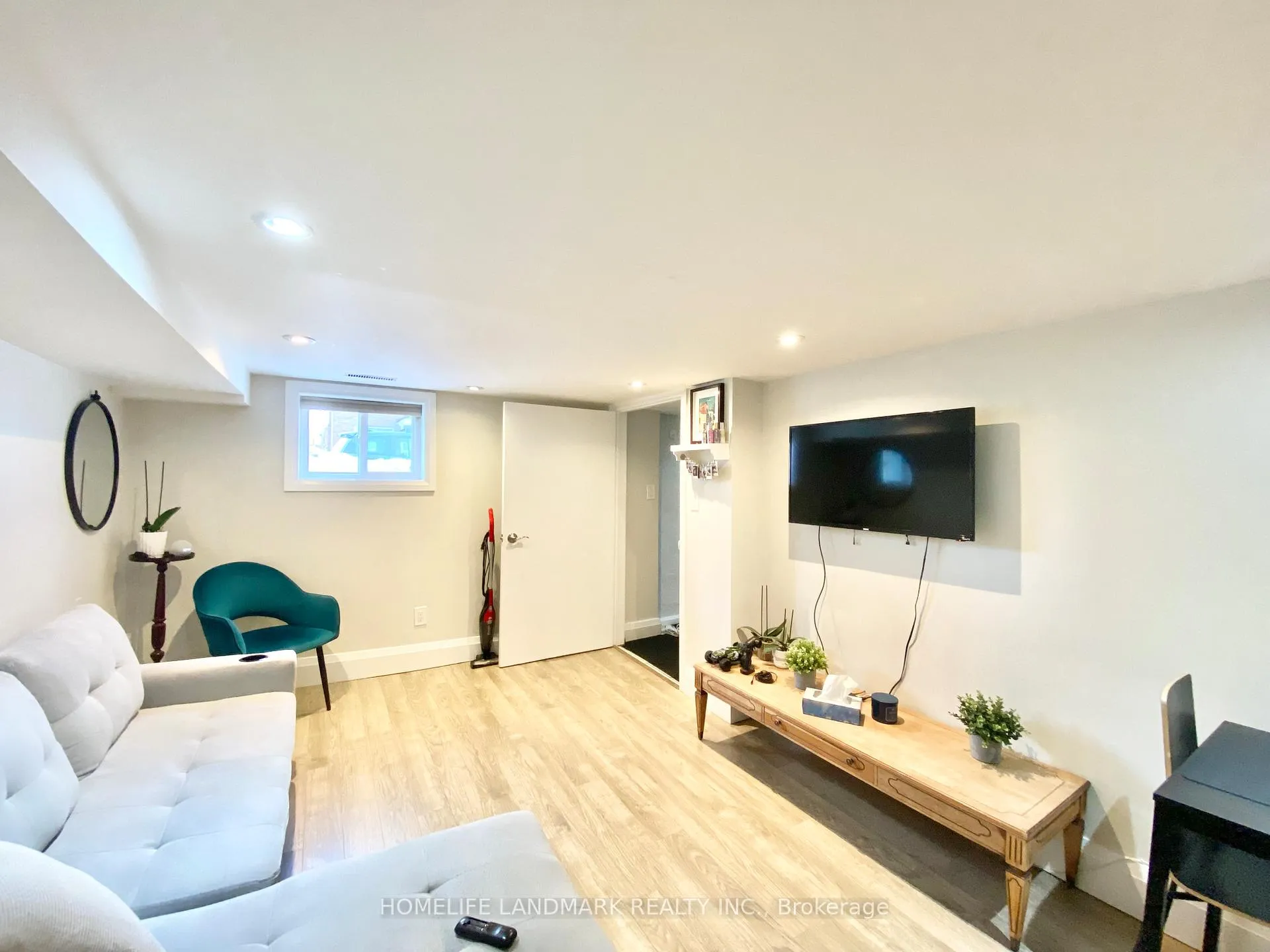 Photo 16 of 689 Jane Street, Toronto, Rockcliffe-Smythe — HOMEH