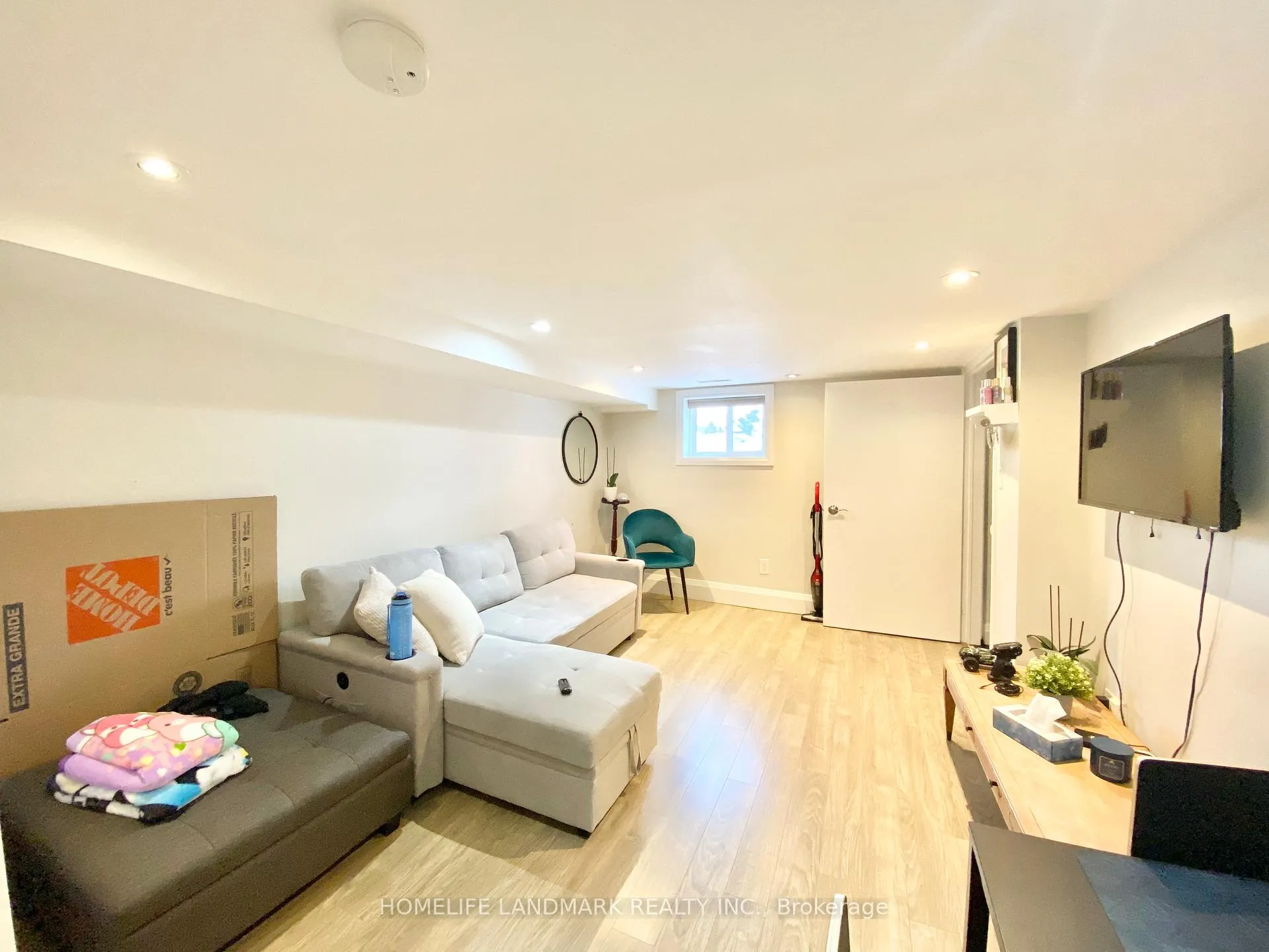 Photo 19 of 689 Jane Street, Toronto, Rockcliffe-Smythe — HOMEH