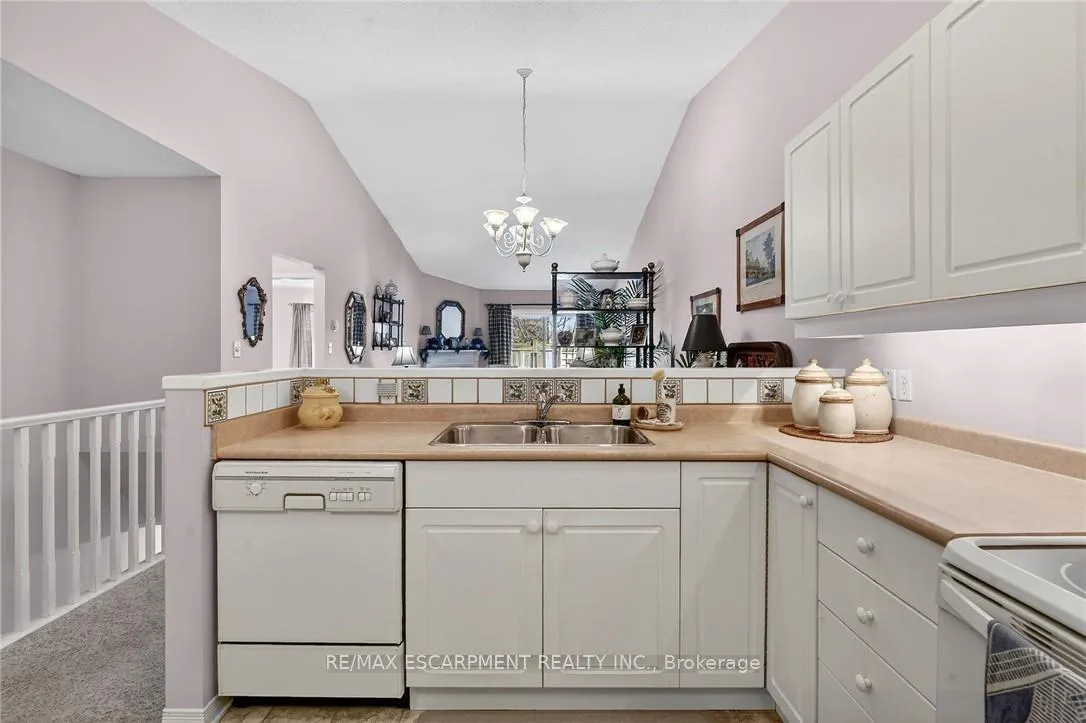 Photo 10 of Unit 30, 303 Central Avenue, Grimsby, Grimsby East — HOMEH