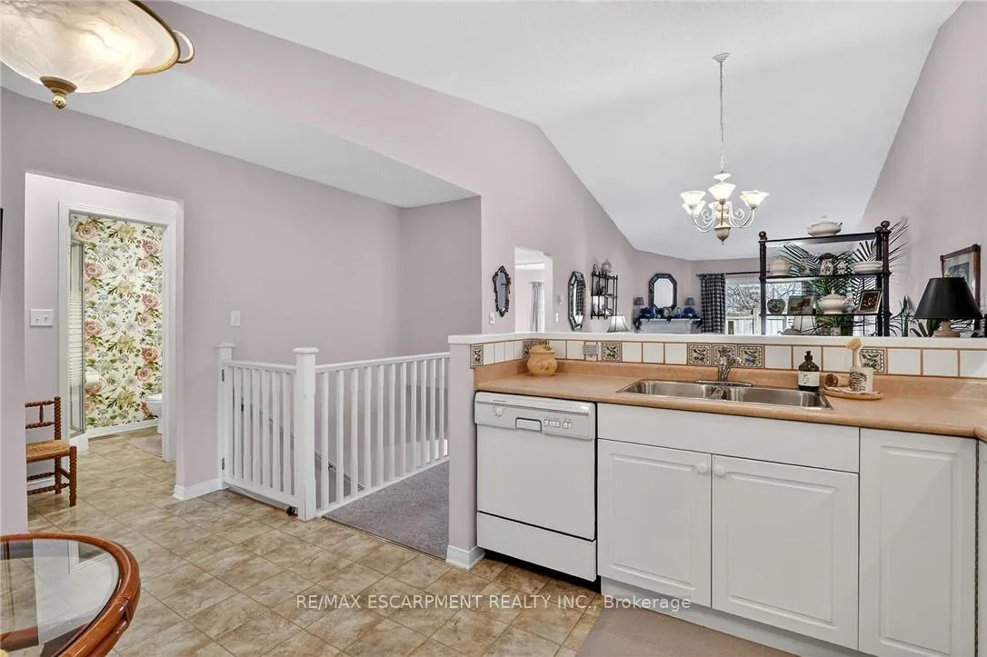 Photo 11 of Unit 30, 303 Central Avenue, Grimsby, Grimsby East — HOMEH