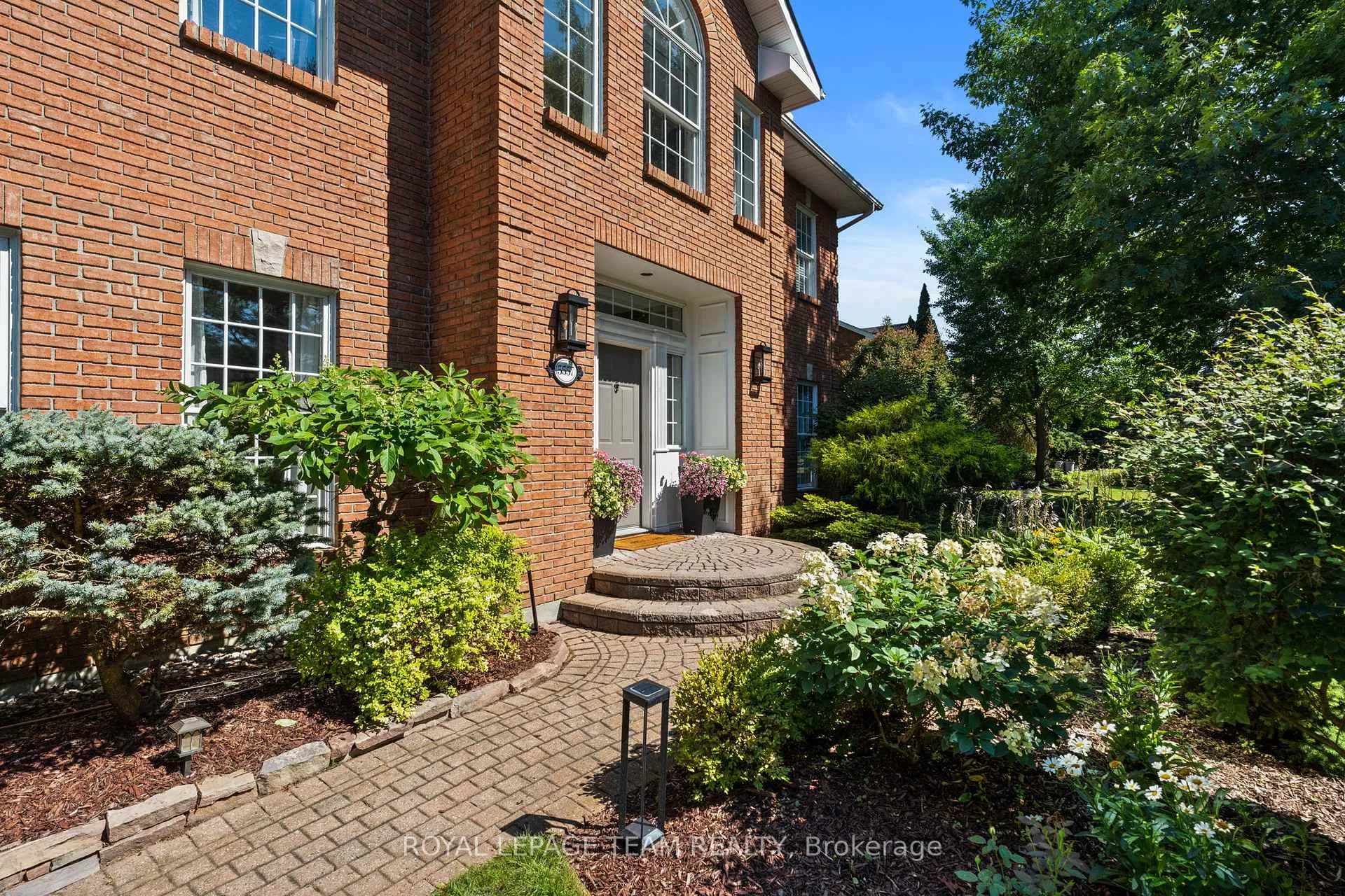 Photo 3 of 5557 Pettapiece Crescent, Ottawa, Manotick Village & Manotick Estates — HOMEH