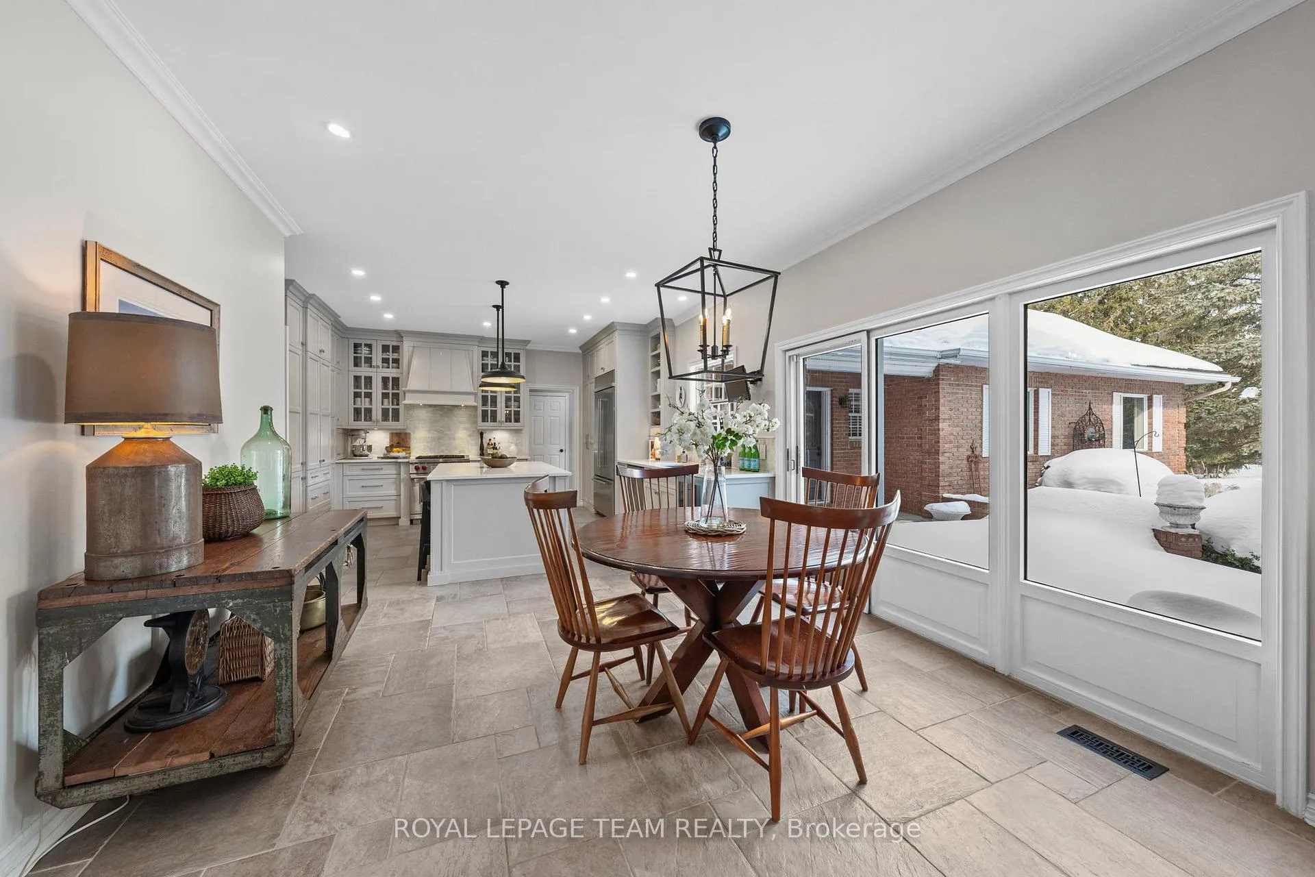 Photo 13 of 5557 Pettapiece Crescent, Ottawa, Manotick Village & Manotick Estates — HOMEH