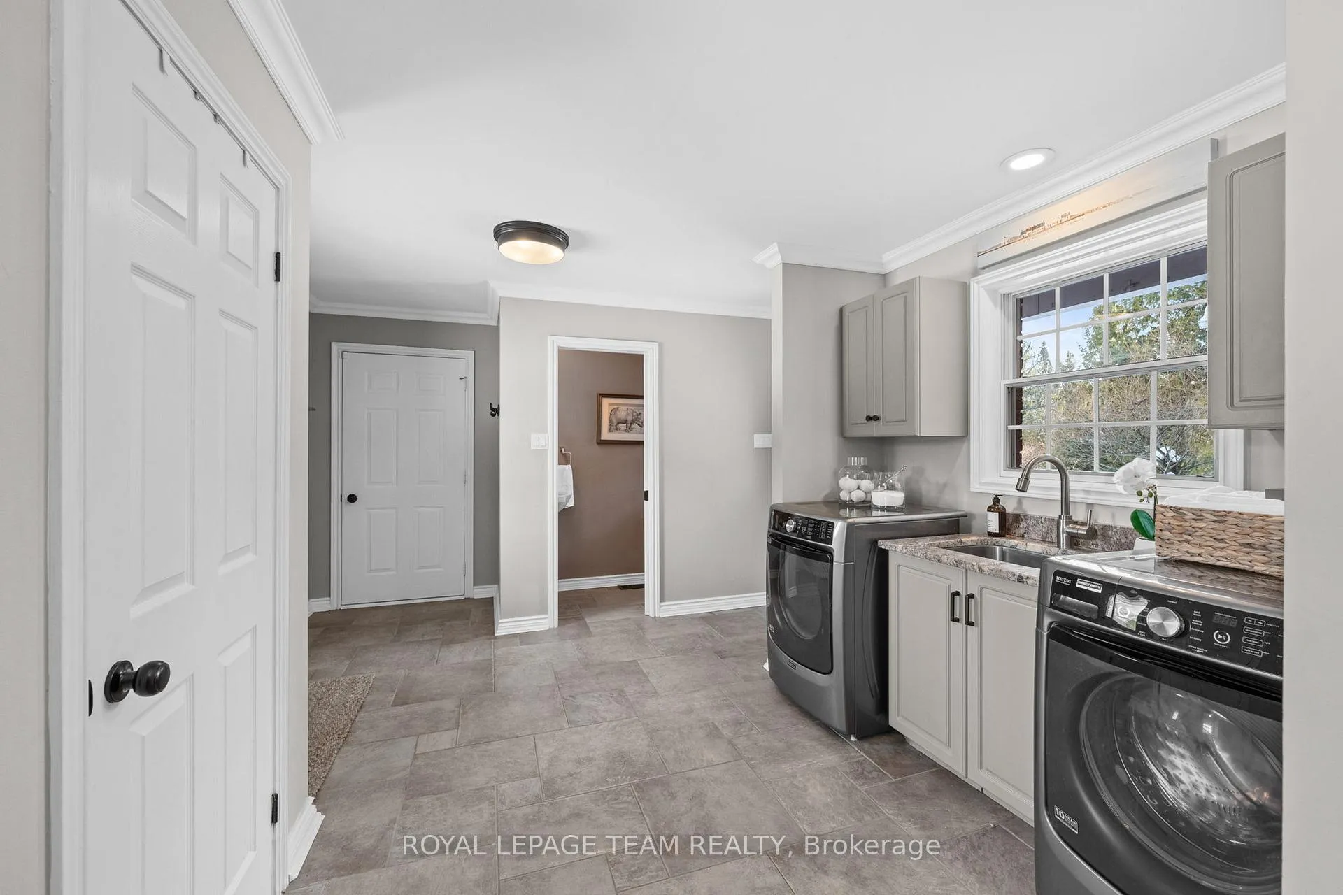 Photo 23 of 5557 Pettapiece Crescent, Ottawa, Manotick Village & Manotick Estates — HOMEH