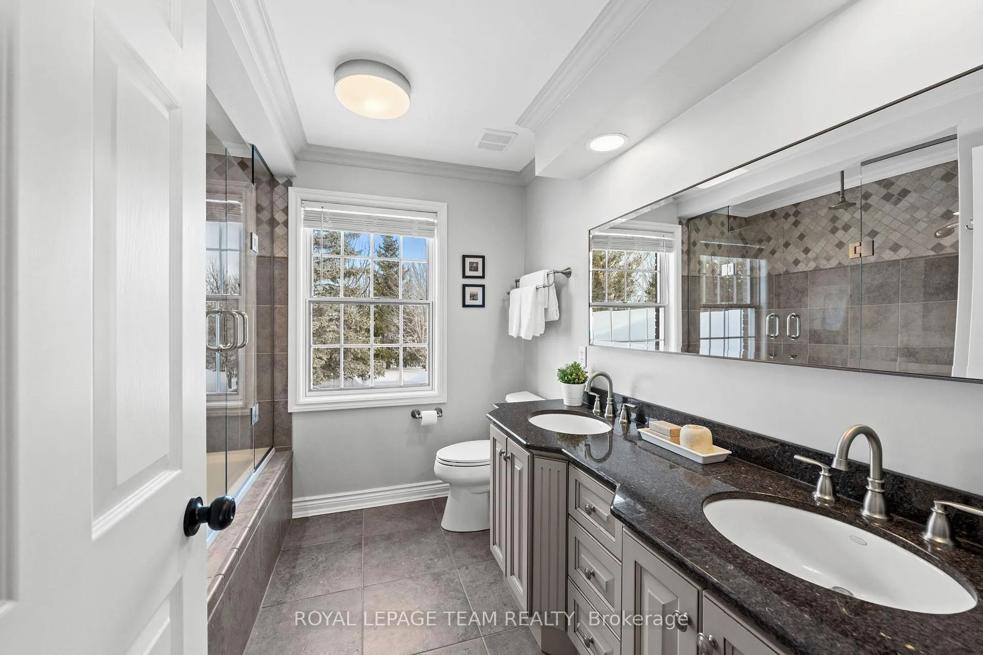 Photo 36 of 5557 Pettapiece Crescent, Ottawa, Manotick Village & Manotick Estates — HOMEH