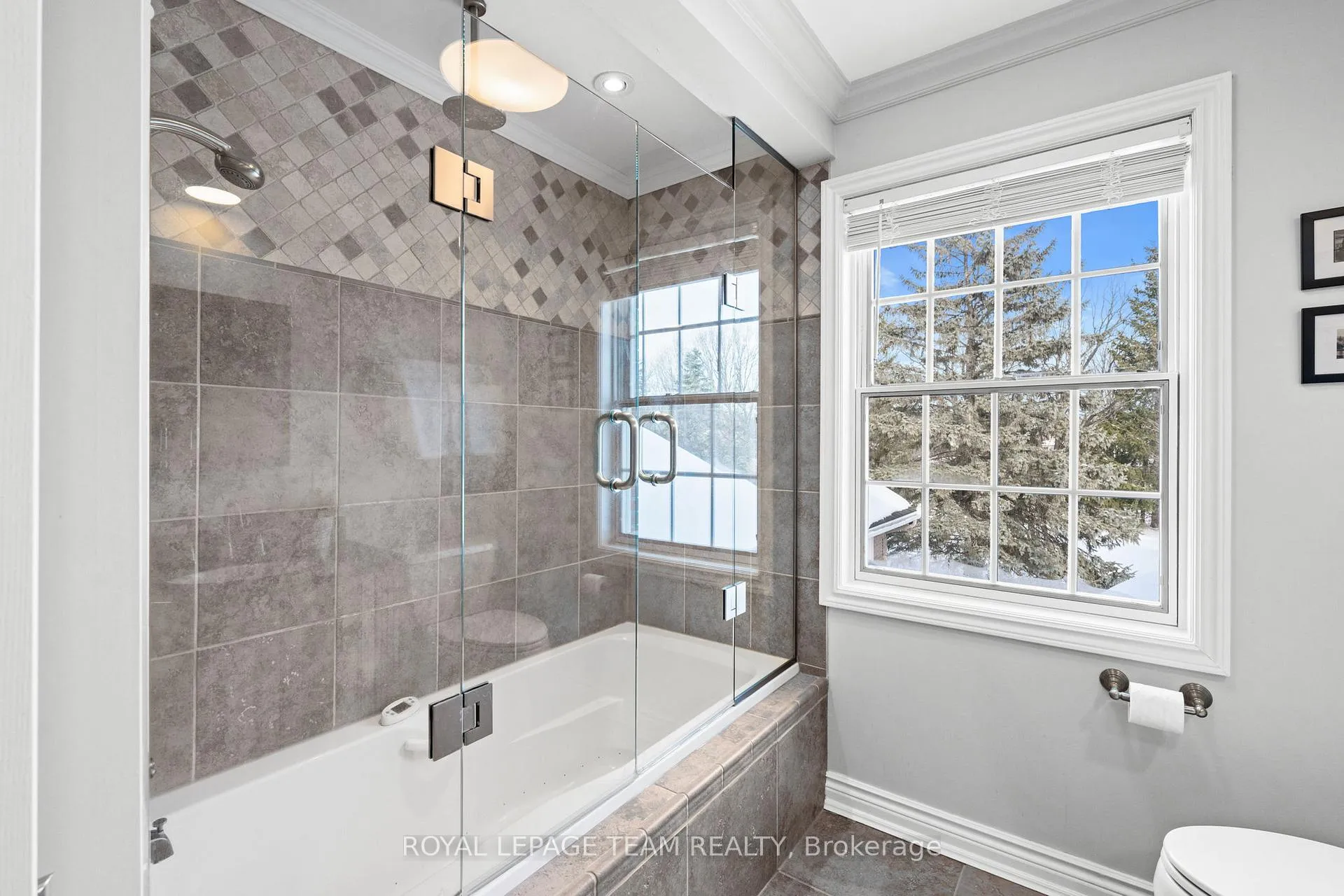 Photo 37 of 5557 Pettapiece Crescent, Ottawa, Manotick Village & Manotick Estates — HOMEH