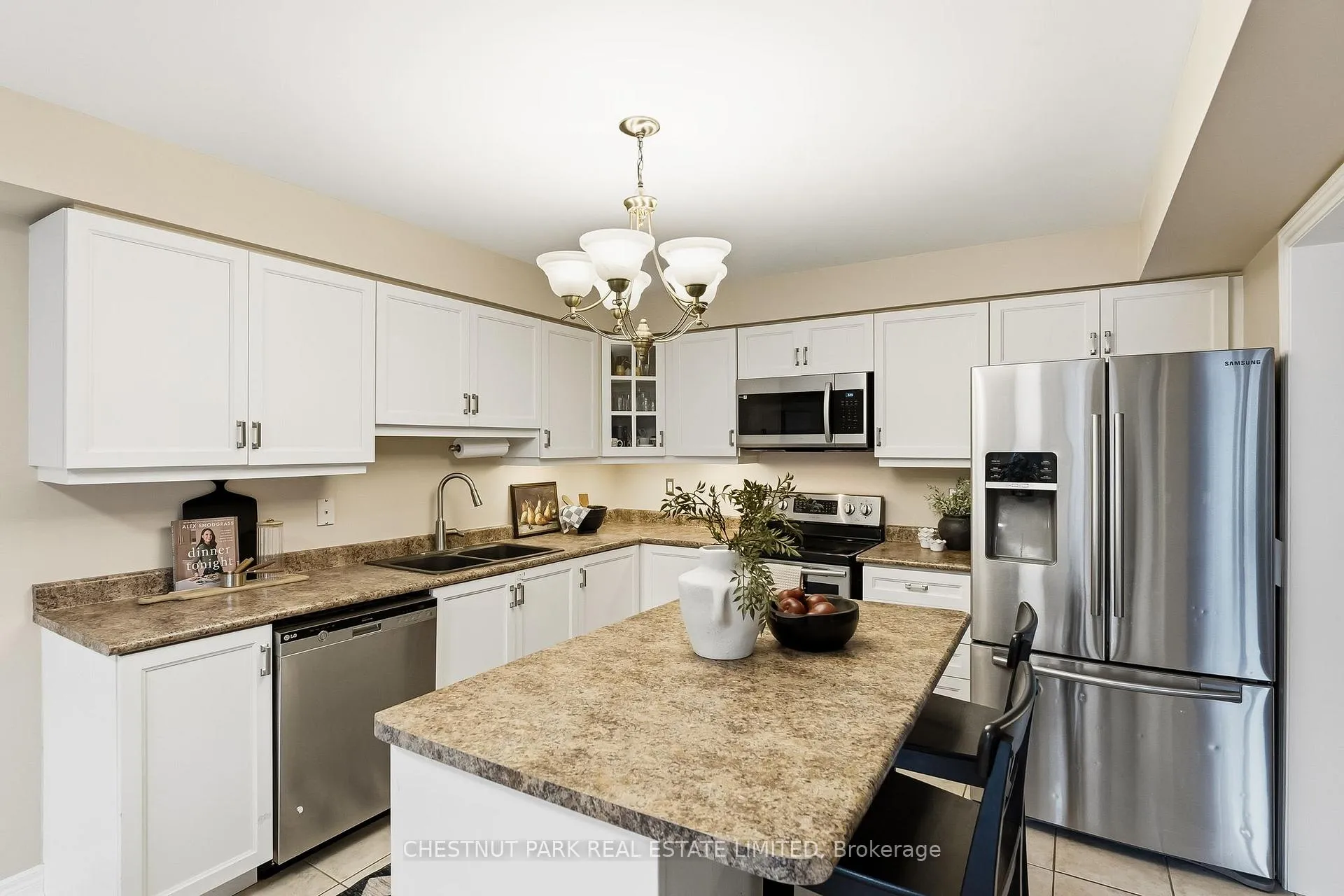 Photo 11 of 55 Apple Tree Crescent, Uxbridge — HOMEH