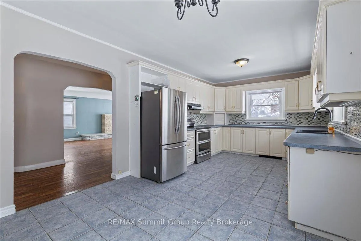 Photo 4 of 45 Toronto Road, Grey Highlands — HOMEH