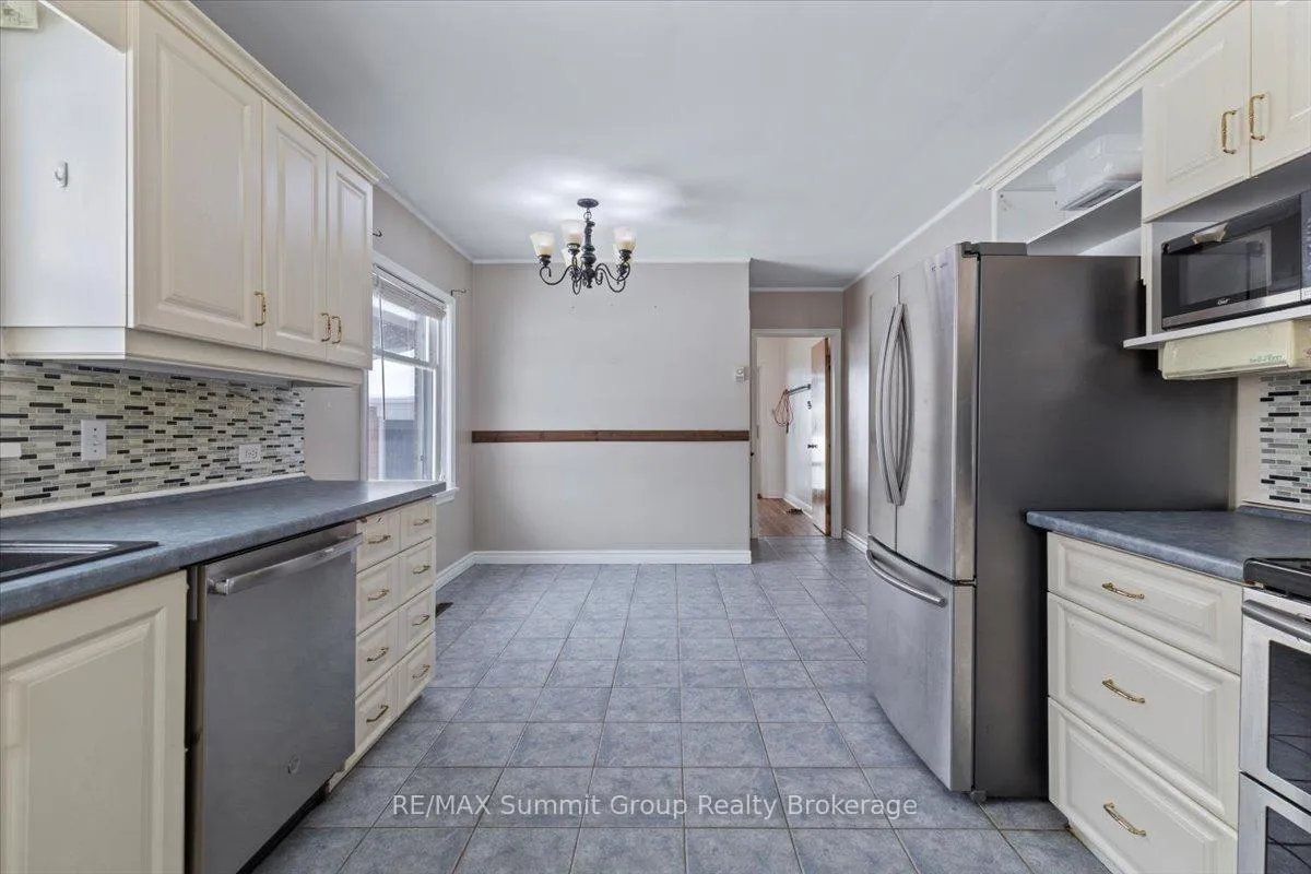 Photo 5 of 45 Toronto Road, Grey Highlands — HOMEH