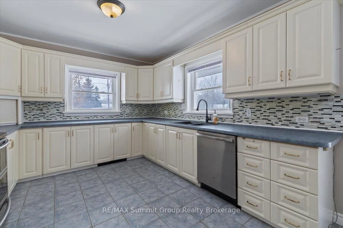 Photo 6 of 45 Toronto Road, Grey Highlands — HOMEH