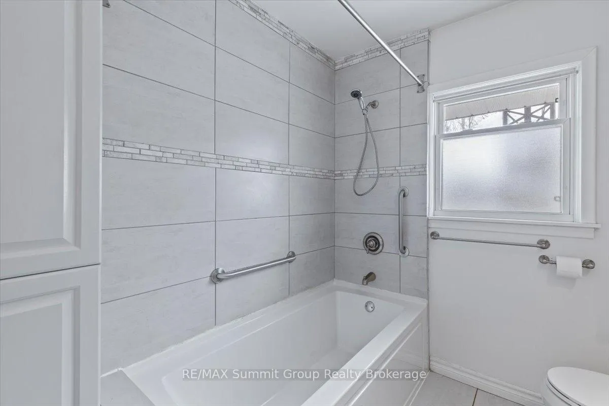 Photo 17 of 45 Toronto Road, Grey Highlands — HOMEH