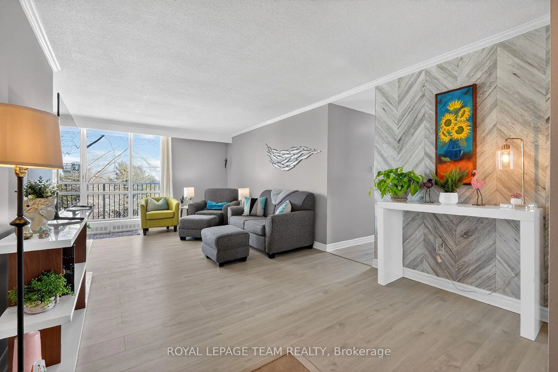 Photo 6 of Unit 403, 2400 Virginia Dr, Ottawa, Guildwood Estates - Urbandale Acres — HOMEH