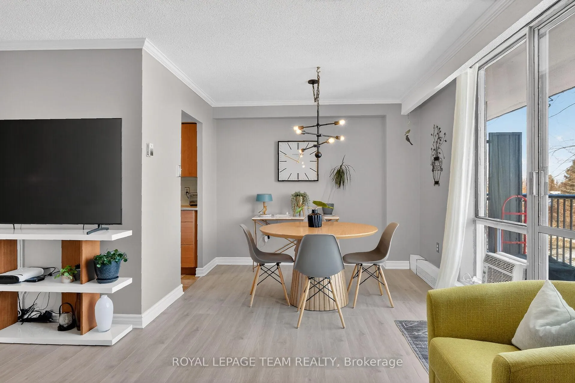 Photo 9 of Unit 403, 2400 Virginia Dr, Ottawa, Guildwood Estates - Urbandale Acres — HOMEH