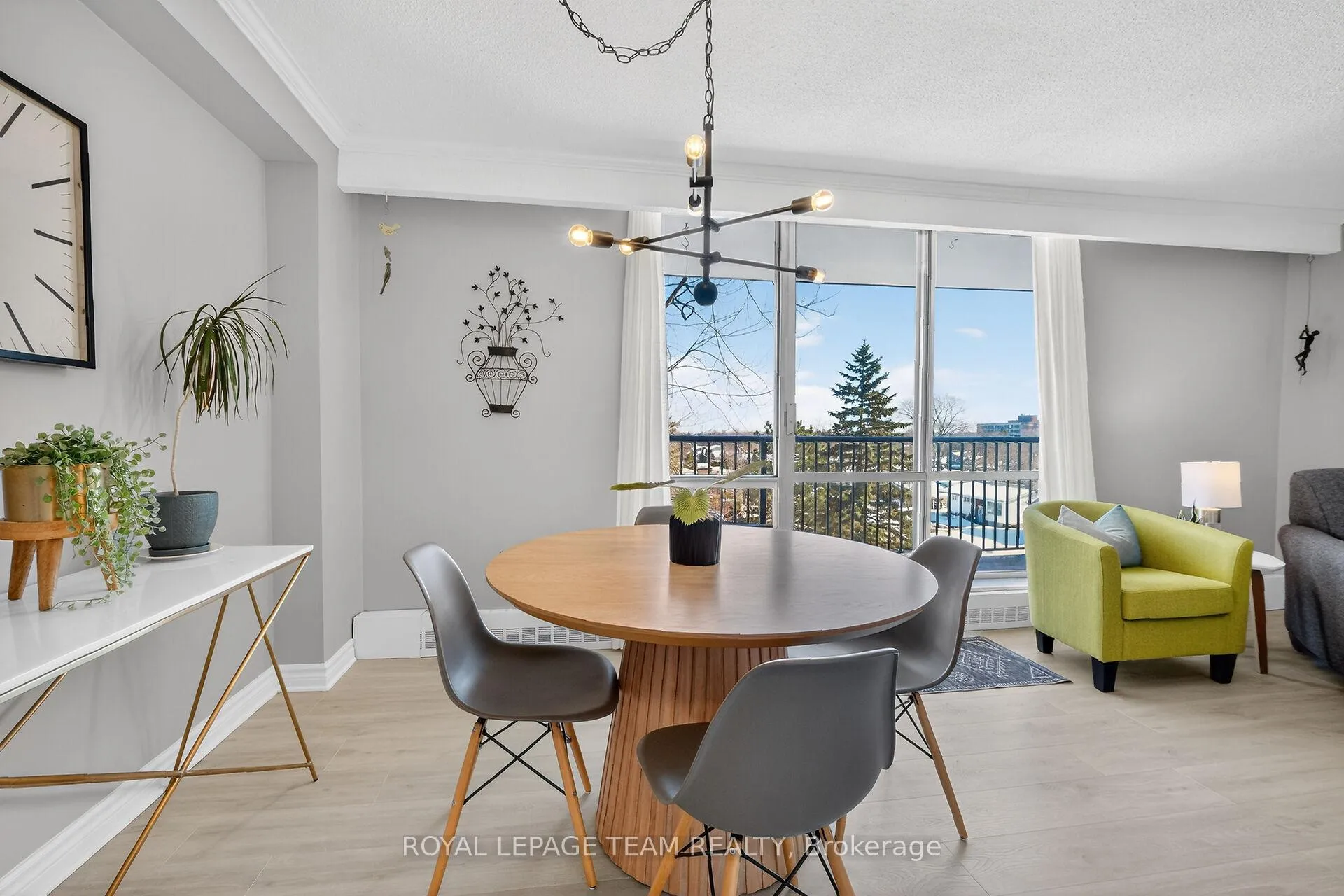 Photo 10 of Unit 403, 2400 Virginia Dr, Ottawa, Guildwood Estates - Urbandale Acres — HOMEH