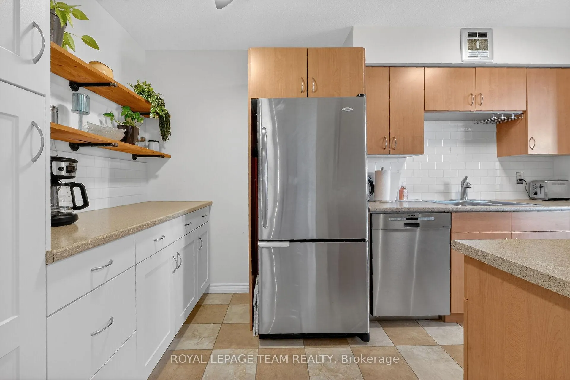 Photo 13 of Unit 403, 2400 Virginia Dr, Ottawa, Guildwood Estates - Urbandale Acres — HOMEH