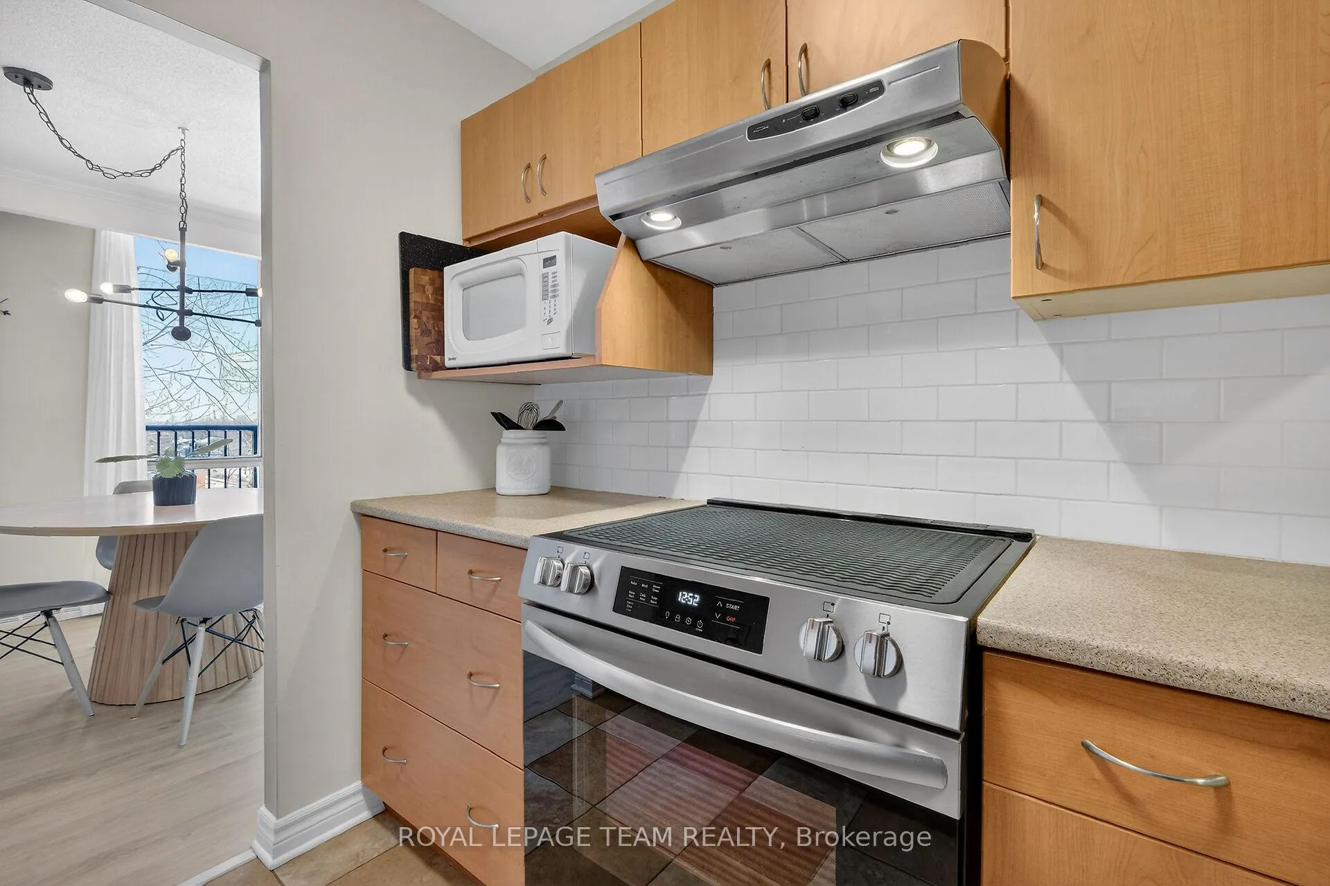 Photo 14 of Unit 403, 2400 Virginia Dr, Ottawa, Guildwood Estates - Urbandale Acres — HOMEH