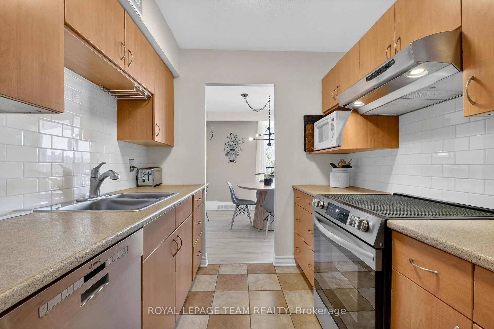 Photo 17 of Unit 403, 2400 Virginia Dr, Ottawa, Guildwood Estates - Urbandale Acres — HOMEH