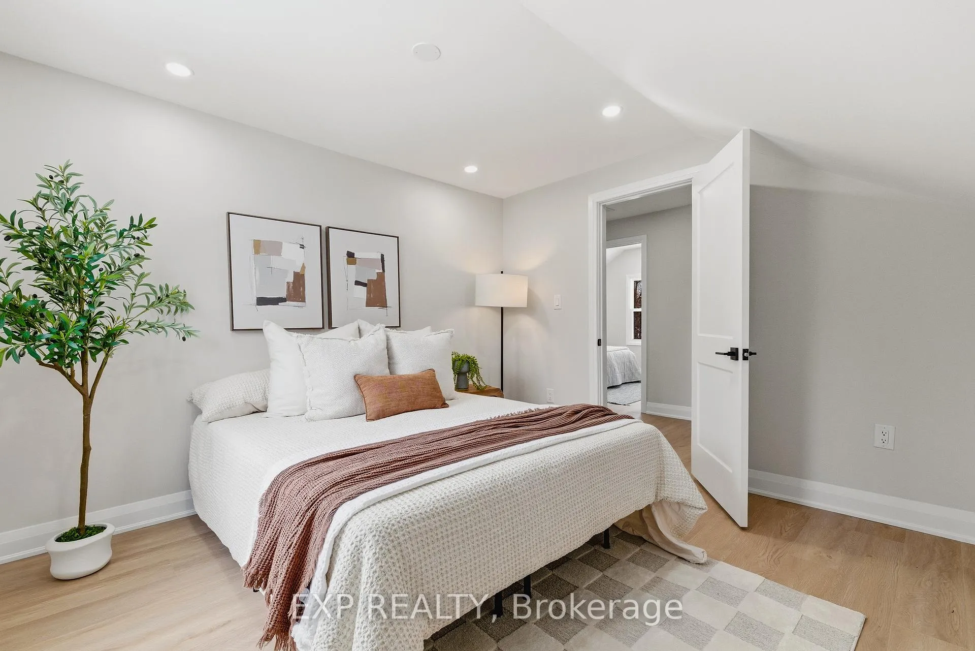 Photo 23 of 18 Foster Avenue, Guelph, Downtown — HOMEH