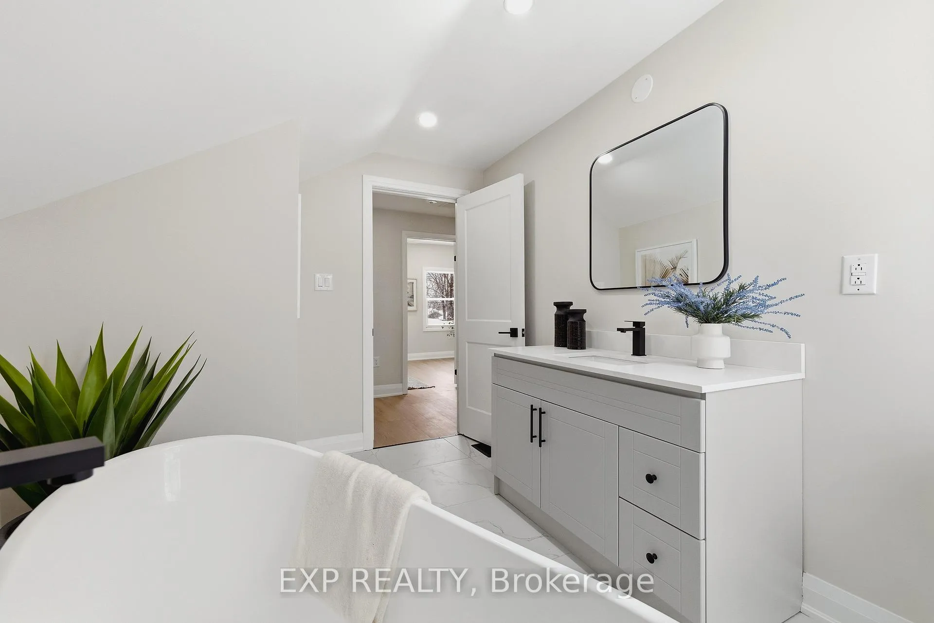 Photo 29 of 18 Foster Avenue, Guelph, Downtown — HOMEH