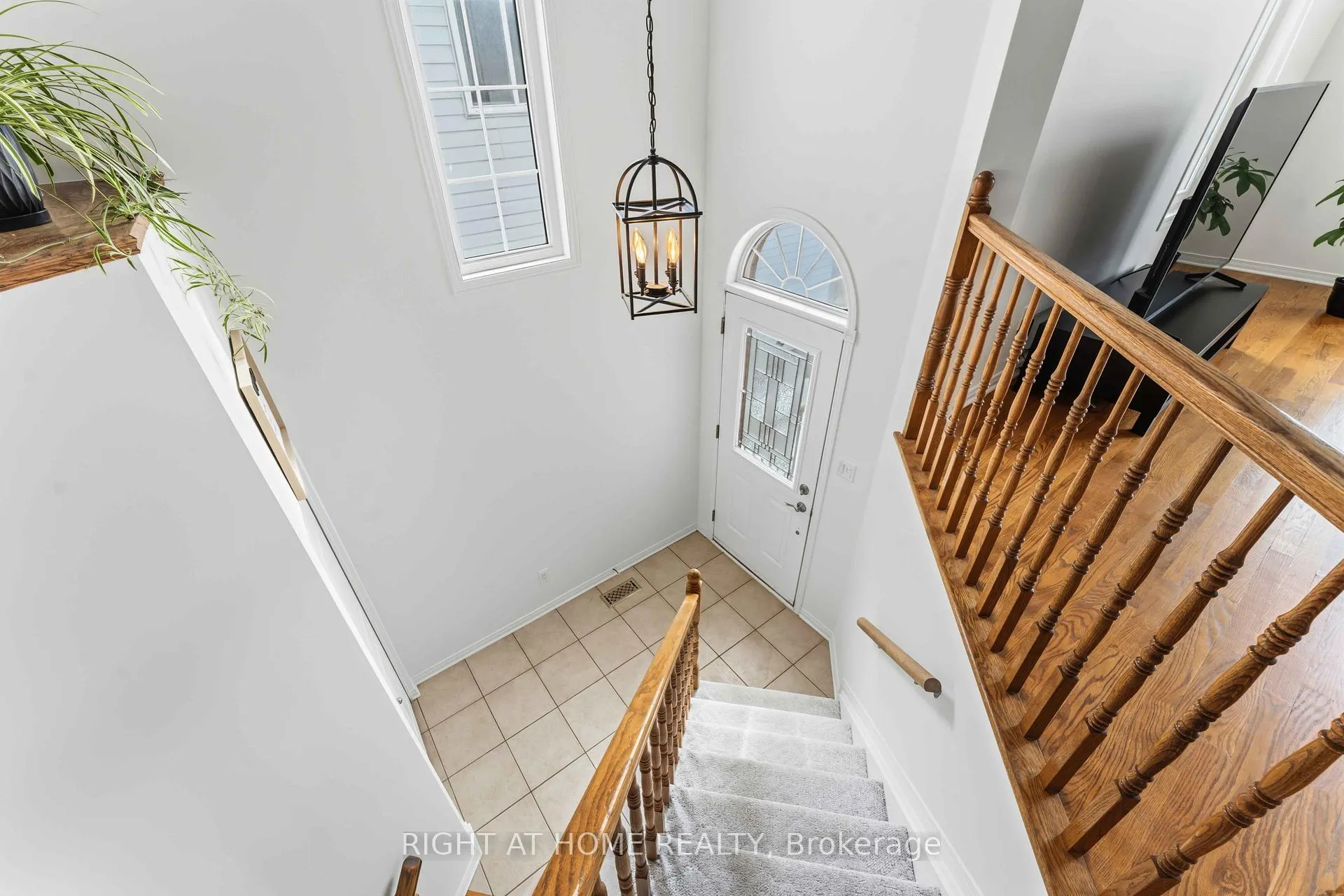 Photo 3 of 4 Castle Glen Crescent, Ottawa, Kanata - Glencairn/Hazeldean — HOMEH