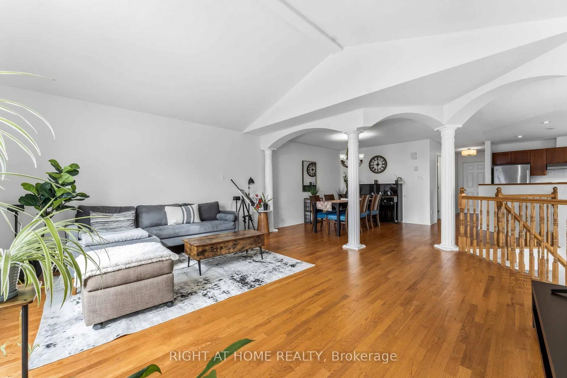 Photo 5 of 4 Castle Glen Crescent, Ottawa, Kanata - Glencairn/Hazeldean — HOMEH
